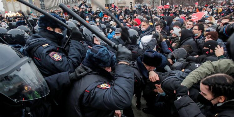 Protests Erupt in Russia After Putin Mobilizes More Troops