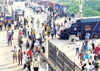 BREAKING: Commercial Drivers’ Strike Continues In Lagos As Meeting Ends In Deadlock