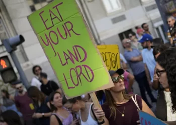 Thousands Of Portuguese Protest For The Right To Affordable Housing