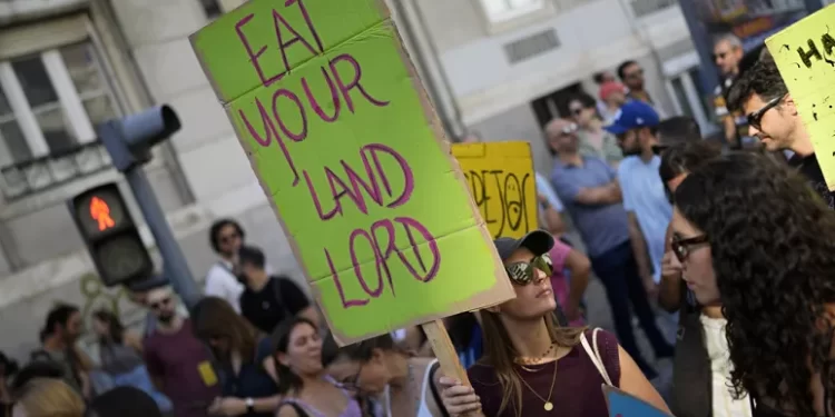 Thousands Of Portuguese Protest For The Right To Affordable Housing