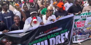 Armed Thugs Disrupt Protest Over Kidnapped Pupils in Oyo, Police Look Away