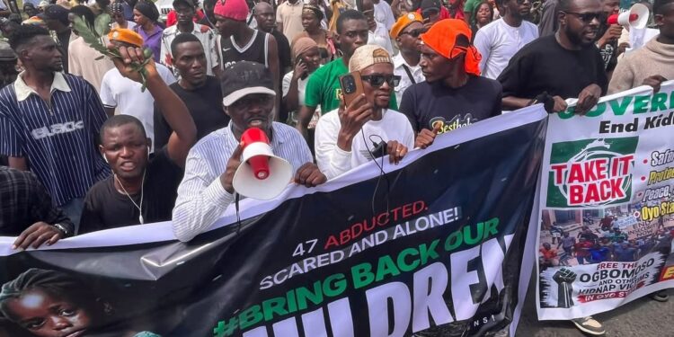 Armed Thugs Disrupt Protest Over Kidnapped Pupils in Oyo, Police Look Away